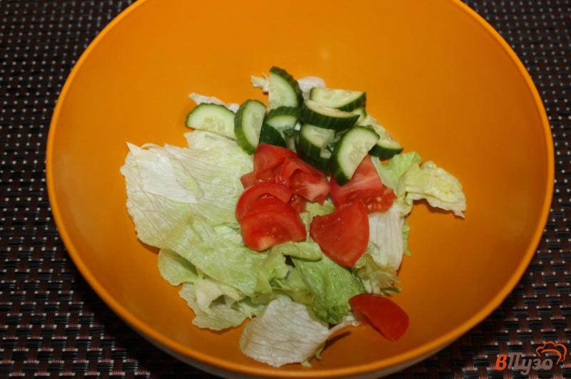 Фото приготовление рецепта: Салат витаминный с айсбергом шаг №2