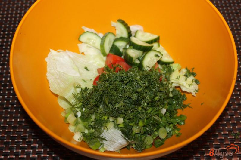 Фото приготовление рецепта: Салат витаминный с айсбергом шаг №3