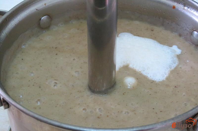 Фото приготовление рецепта: Суп пюре с картофелем и грибами шаг №11