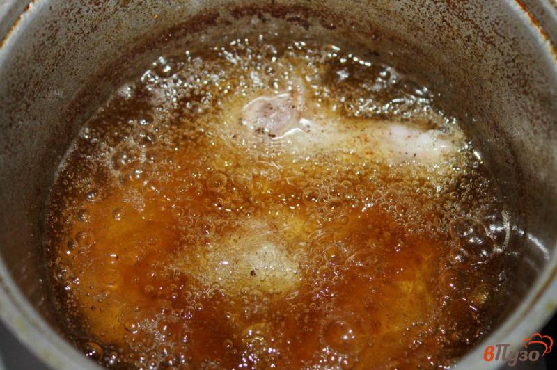 Фото приготовление рецепта: Куриные крылья фри в соево - медовом маринаде с укропом шаг №3