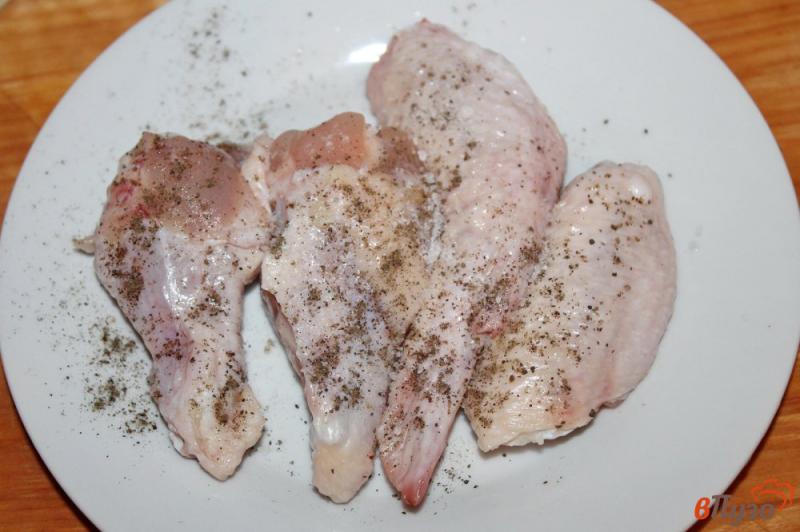Фото приготовление рецепта: Куриные крылья фри в соево - медовом маринаде с укропом шаг №2