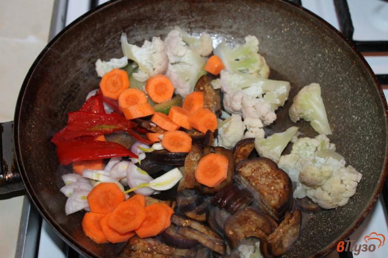 Фото приготовление рецепта: Рагу со свининой, картофелем и цветной капустой шаг №5