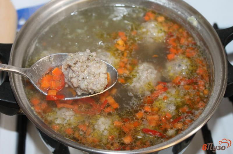 Фото приготовление рецепта: Вермишелевый суп с фрикадельками из свиного фарша шаг №6