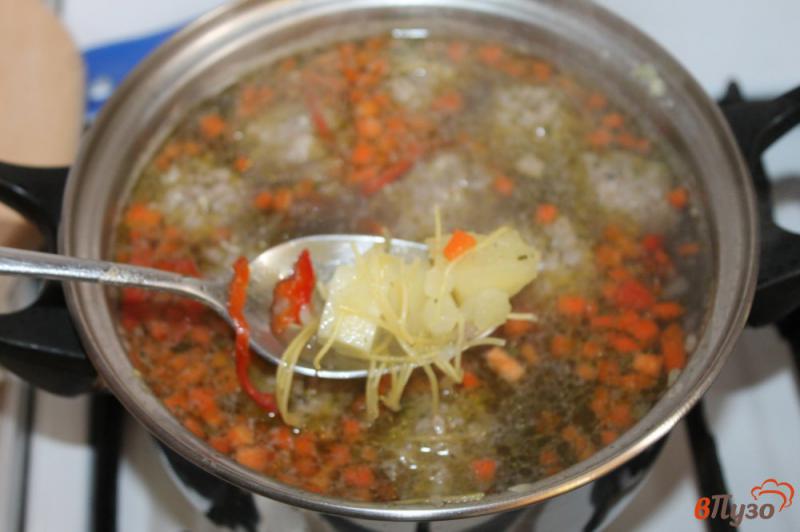 Фото приготовление рецепта: Вермишелевый суп с фрикадельками из свиного фарша шаг №7
