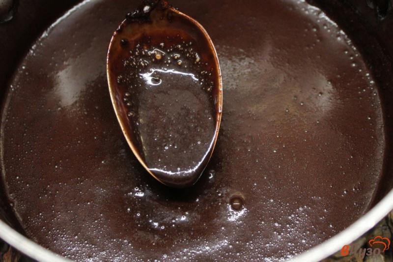 Фото приготовление рецепта: Шоколадные конфеты с черносливом и орехами шаг №2