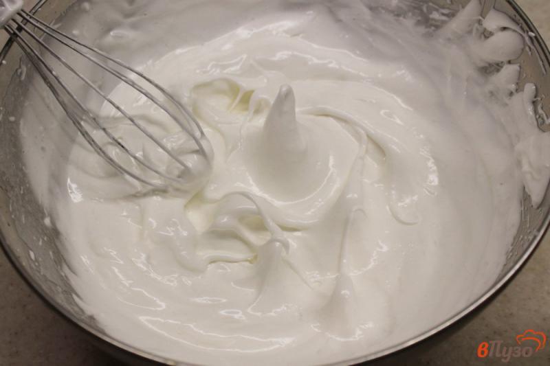 Фото приготовление рецепта: Пирог крошка с творожным суфле шаг №5