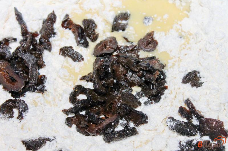Фото приготовление рецепта: Кексы с черносливом шаг №6