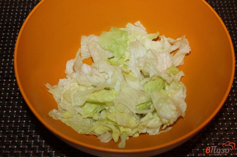 Фото приготовление рецепта: Салат с вяленым мясом грибами и сухариками шаг №1