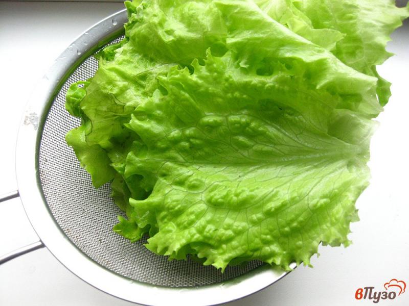 Фото приготовление рецепта: Салат с креветками шаг №4