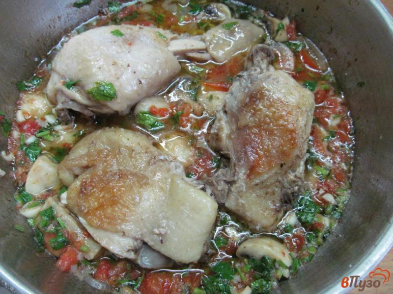 Фото приготовление рецепта: Каччиатори из курицы с шампиньоном и перцем шаг №6