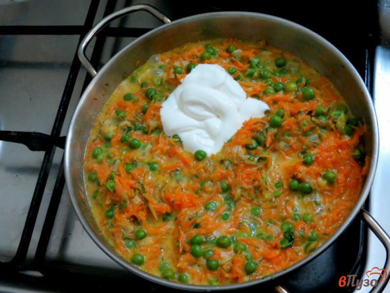 Фото приготовление рецепта: Тушёная морковь с горошком шаг №6