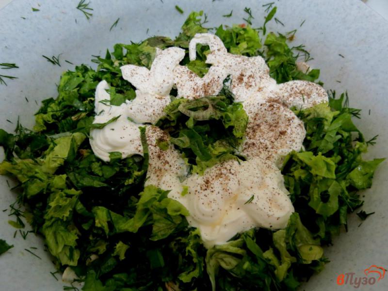 Фото приготовление рецепта: Салат из весенней зелени шаг №7