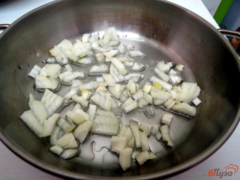 Фото приготовление рецепта: Суп по-деревенски с колбасками шаг №4
