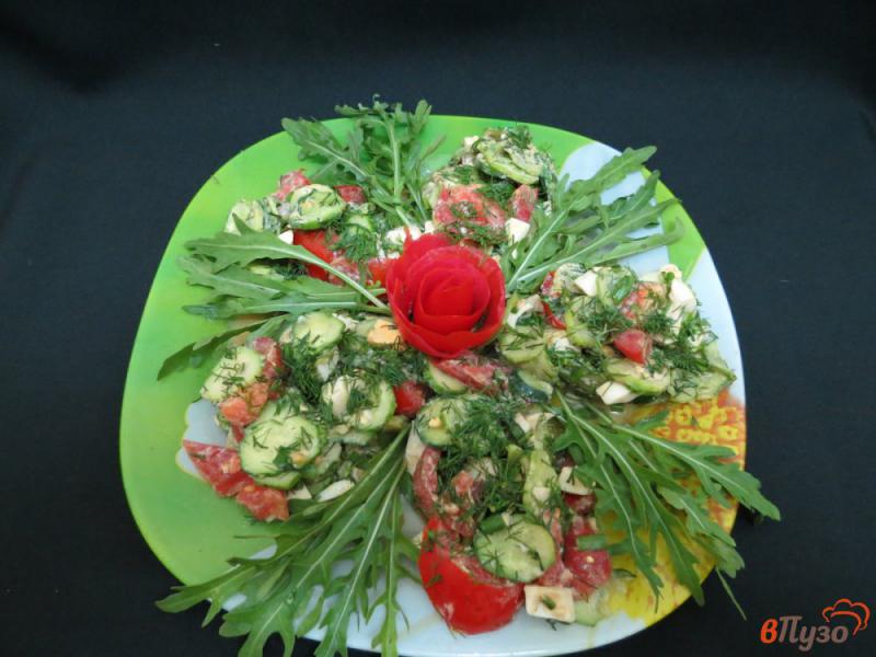 Фото приготовление рецепта: Салат из овощей, яйца и руколлы шаг №8