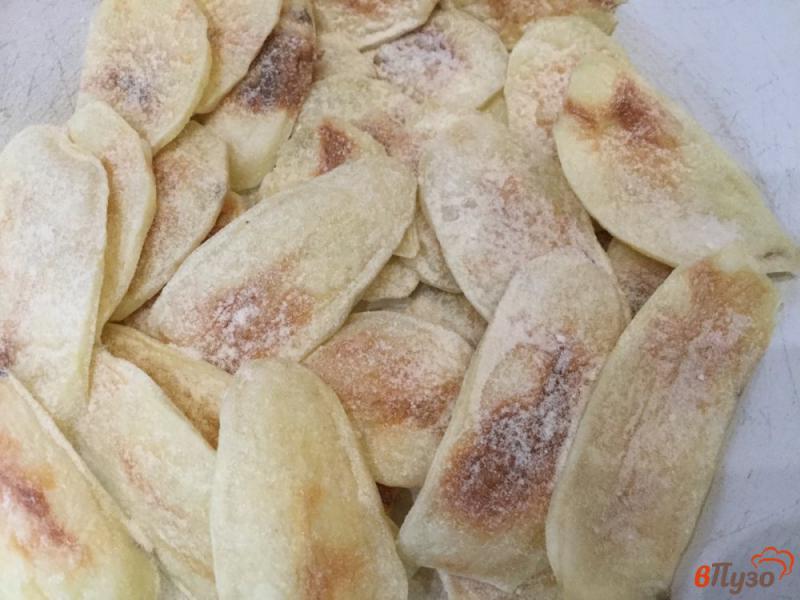 Фото приготовление рецепта: Чипсы картофельные в микроволовой печи шаг №5
