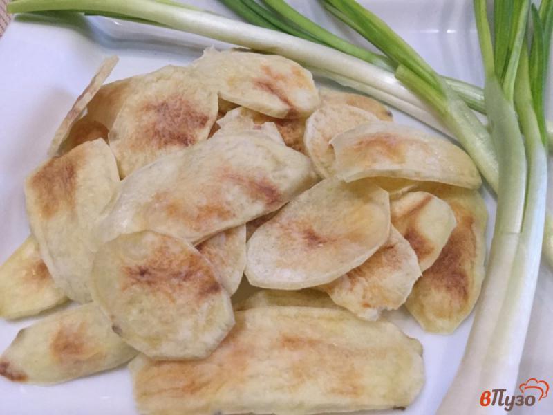 Фото приготовление рецепта: Чипсы картофельные в микроволовой печи шаг №6
