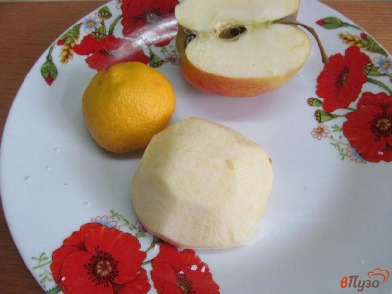 Фото приготовление рецепта: Салат «нежность» из крабовых палочек и яблока шаг №3
