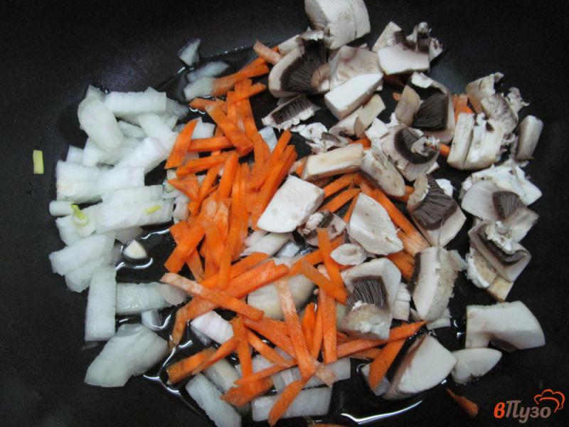 Фото приготовление рецепта: Суп с грибами и пастой орсо в мультиварке шаг №1