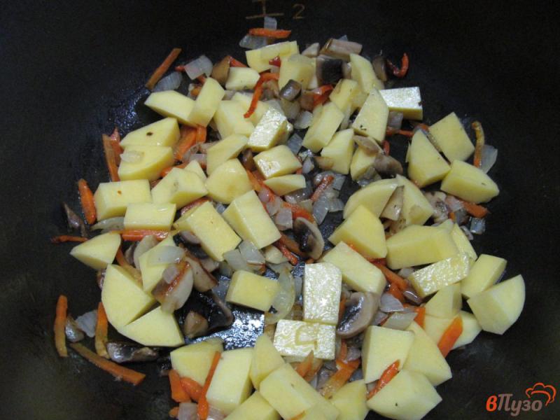 Фото приготовление рецепта: Суп с грибами и пастой орсо в мультиварке шаг №2