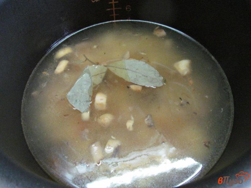 Фото приготовление рецепта: Суп с грибами и пастой орсо в мультиварке шаг №4