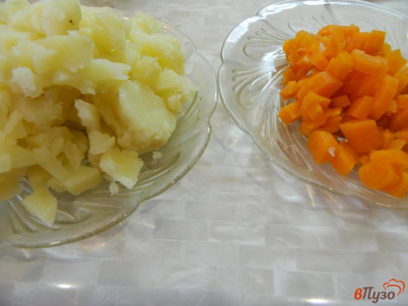 Фото приготовление рецепта: Постный Оливье с морковью и маринованным луком шаг №1