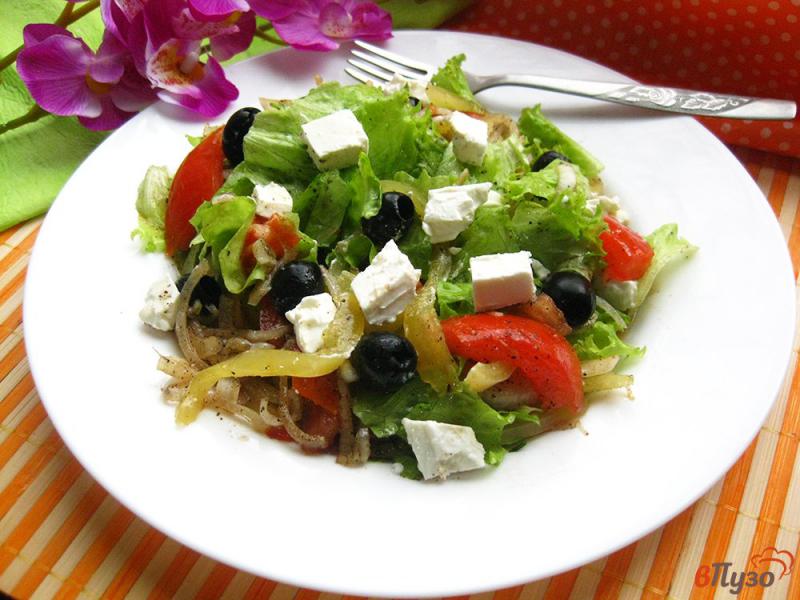 Фото приготовление рецепта: Салат с маслинами шаг №10