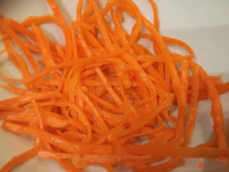 Фото приготовление рецепта: Салат из моркови, пекинской капусты и свеклы шаг №1