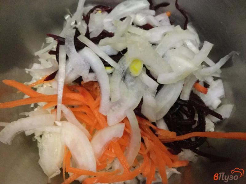 Фото приготовление рецепта: Салат из моркови, пекинской капусты и свеклы шаг №6