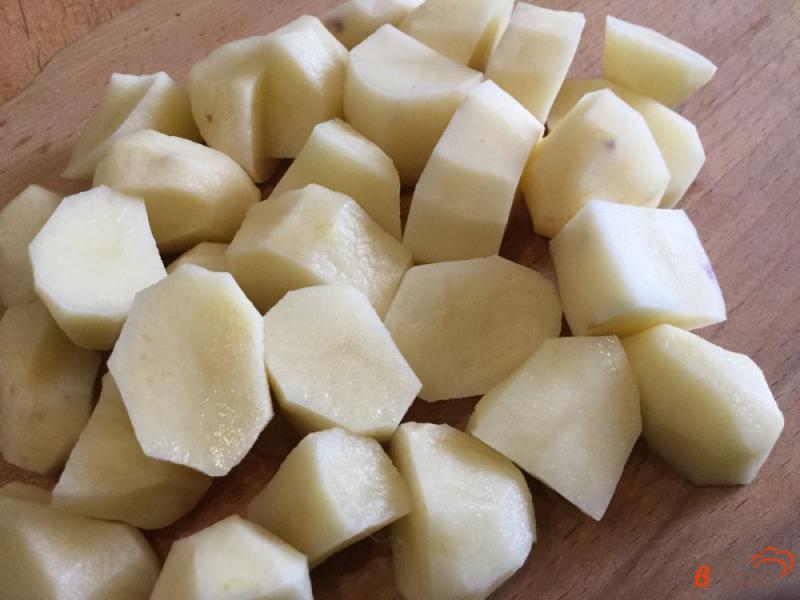 Фото приготовление рецепта: Картофель, тушеный со сметаной и майонезом в мультиварке шаг №1