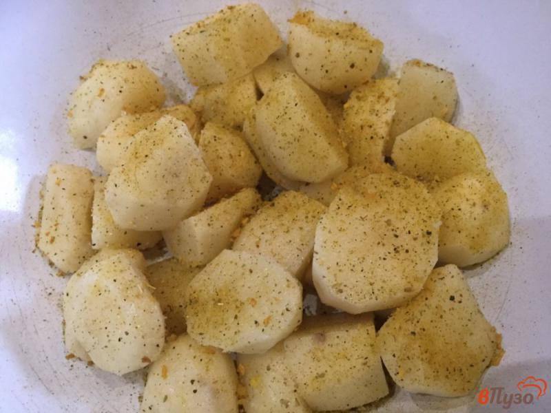 Фото приготовление рецепта: Картофель, тушеный со сметаной и майонезом в мультиварке шаг №2