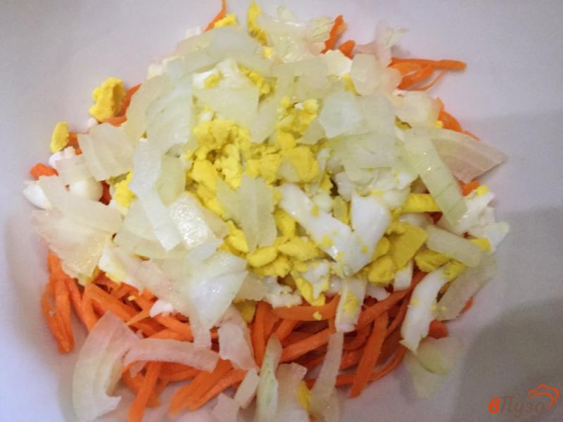 Фото приготовление рецепта: Морковный салат с зеленым горошком шаг №2