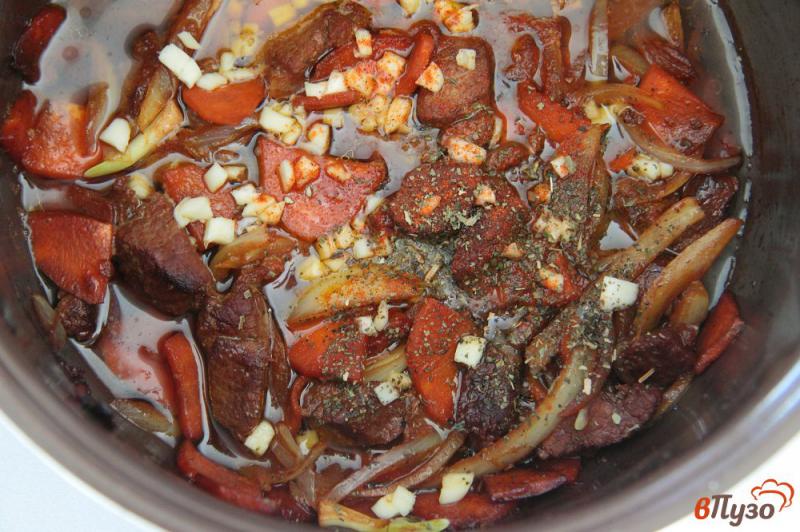 Фото приготовление рецепта: Говядина в соевом соусе с овощами шаг №7