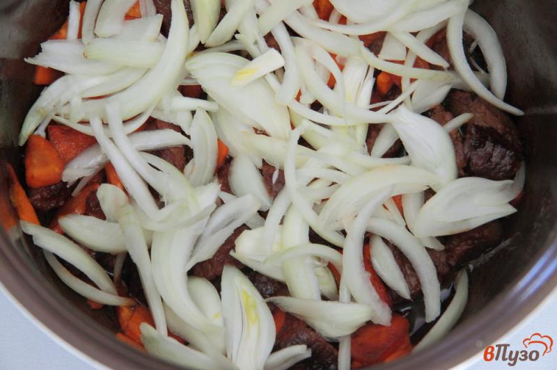 Фото приготовление рецепта: Говядина в соевом соусе с овощами шаг №5
