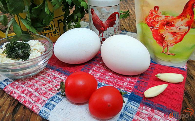 Фото приготовление рецепта: Яйца фаршированные творогом и укропом шаг №1