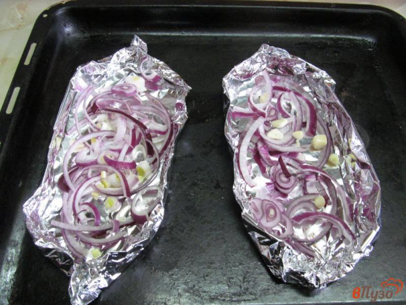 Фото приготовление рецепта: Запеченной мясо свинины под шубой шаг №2