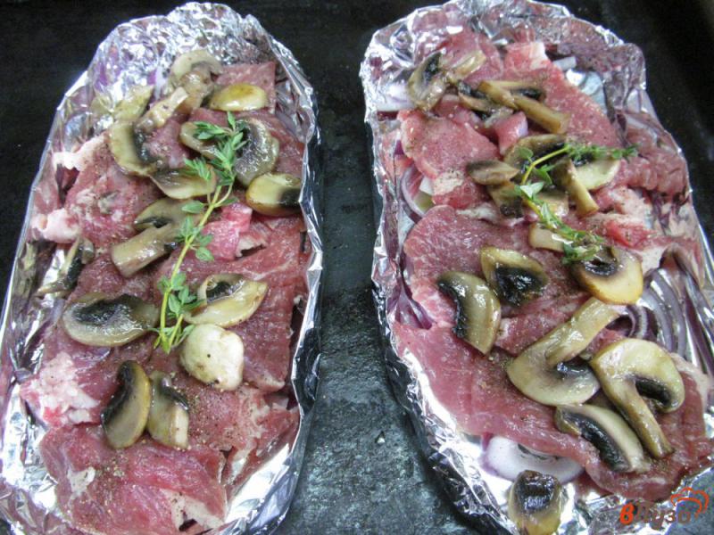 Фото приготовление рецепта: Запеченной мясо свинины под шубой шаг №5