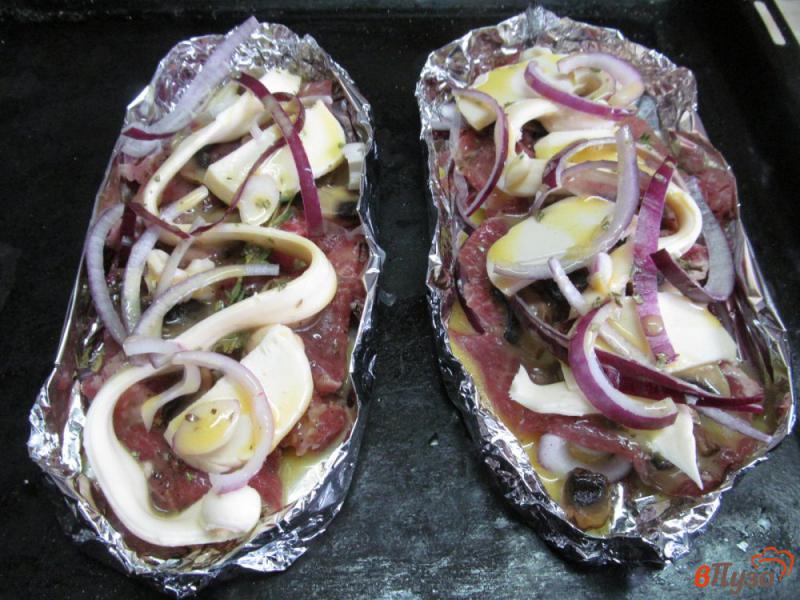 Фото приготовление рецепта: Запеченной мясо свинины под шубой шаг №9