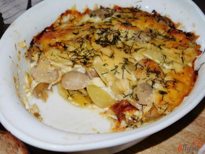 Фото приготовление рецепта: Запеченный картофель с грибами в сливках шаг №6