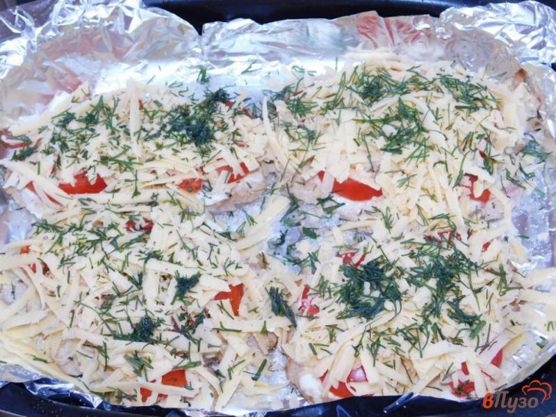 Фото приготовление рецепта: Отбивные с помидорами и сыром шаг №4