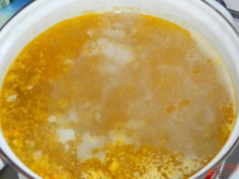 Фото приготовление рецепта: Куриный суп с фасолью шаг №4