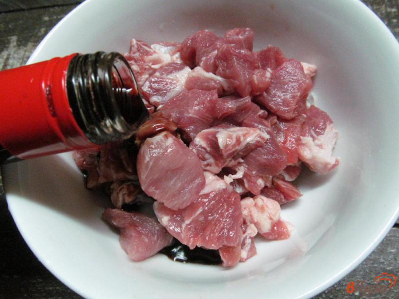 Фото приготовление рецепта: Мясо с овощами и пампушками шаг №3