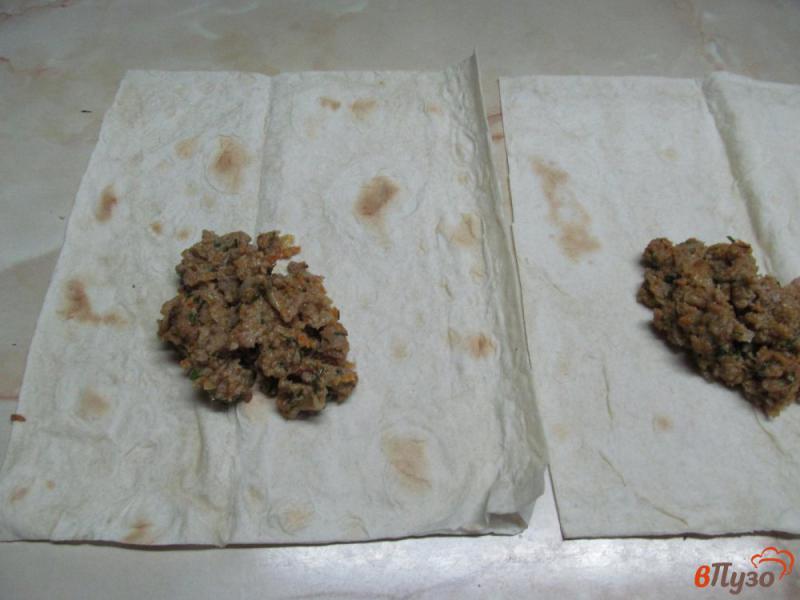Фото приготовление рецепта: Пирожки с мясной начинкой в лаваше шаг №5
