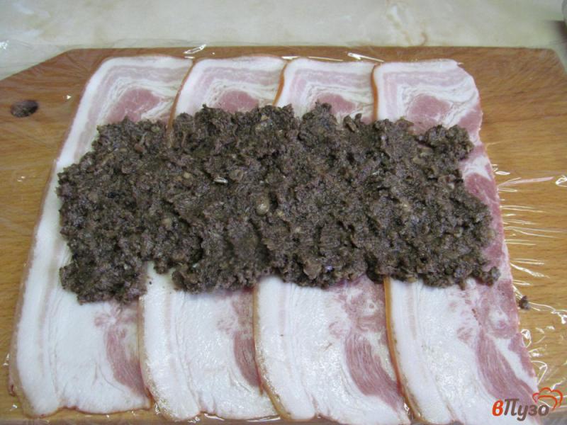 Фото приготовление рецепта: Свинина с грибами и сыром в тесте шаг №5