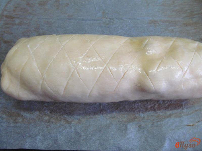 Фото приготовление рецепта: Свинина с грибами и сыром в тесте шаг №11