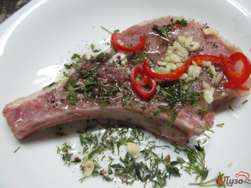 Фото приготовление рецепта: Свиной стейк с жареным кабачком и маринованным редисом шаг №1
