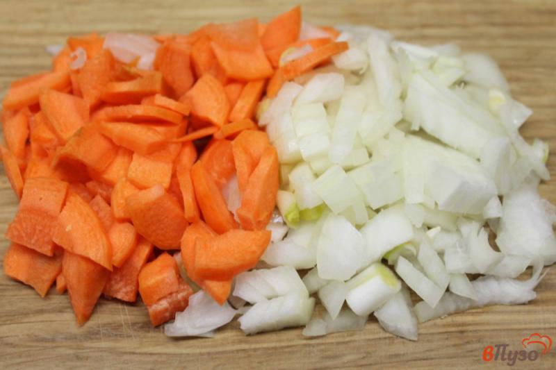 Фото приготовление рецепта: Куриный суп с овощами и черемшой шаг №2