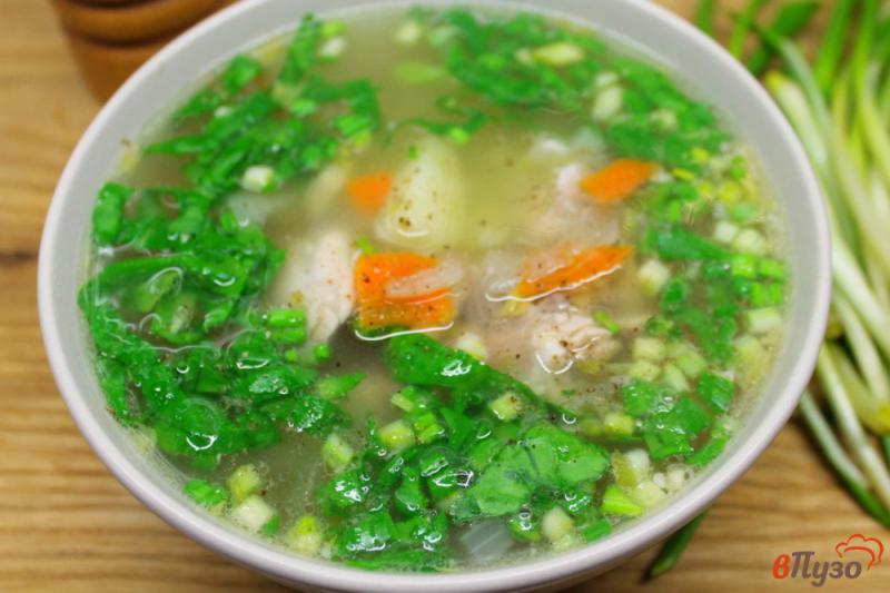 Фото приготовление рецепта: Куриный суп с овощами и черемшой шаг №5