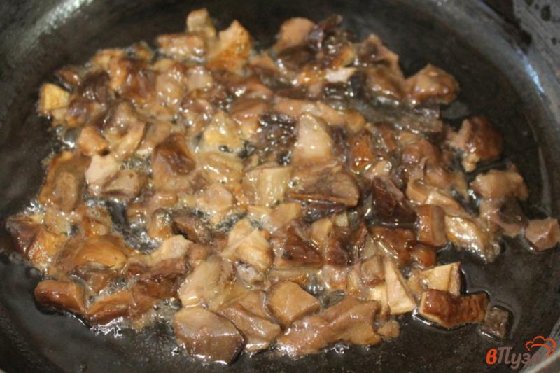 Фото приготовление рецепта: Лесные грибы с нутом и плавленным сыром шаг №1