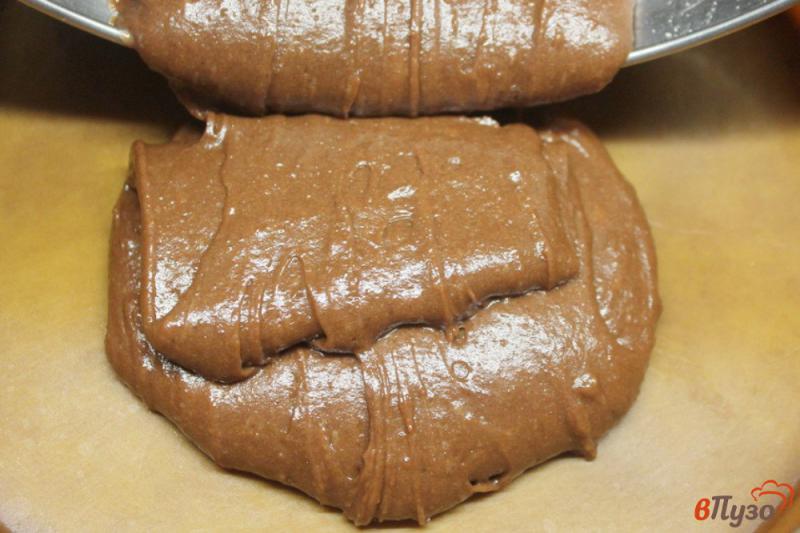 Фото приготовление рецепта: Шоколадный пирог с вишней шаг №5