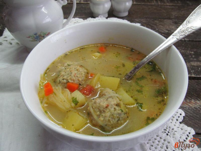 Фото приготовление рецепта: Овощной суп с фунчозой и фрикадельками шаг №10